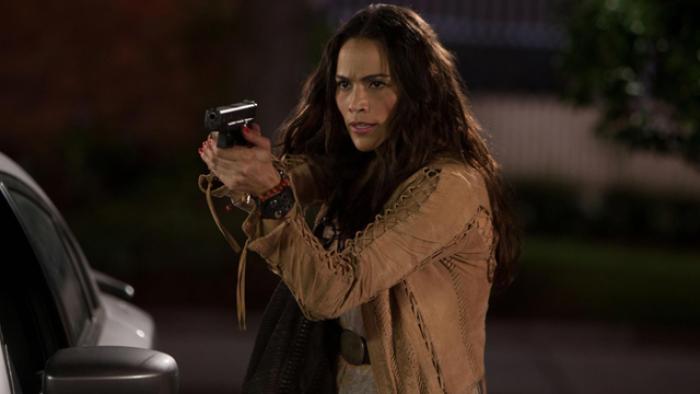 2 Guns Movie: Paula Patton holds and points a gun