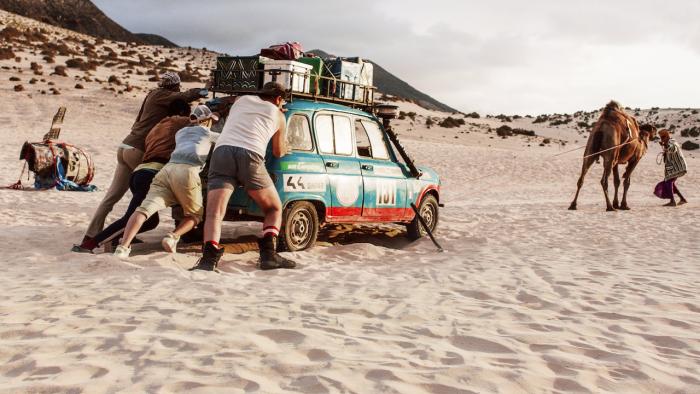 4 Latas Movie: A Desert Moment