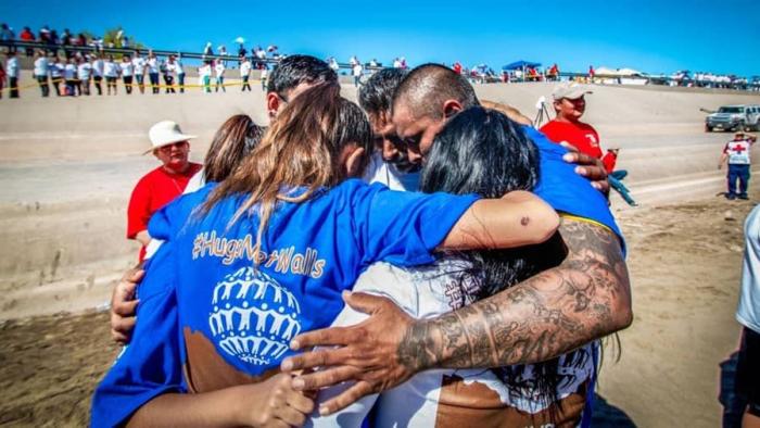 A 3 Minute Hug Movie: Separated families from Mexico and the U.S. unite at the border