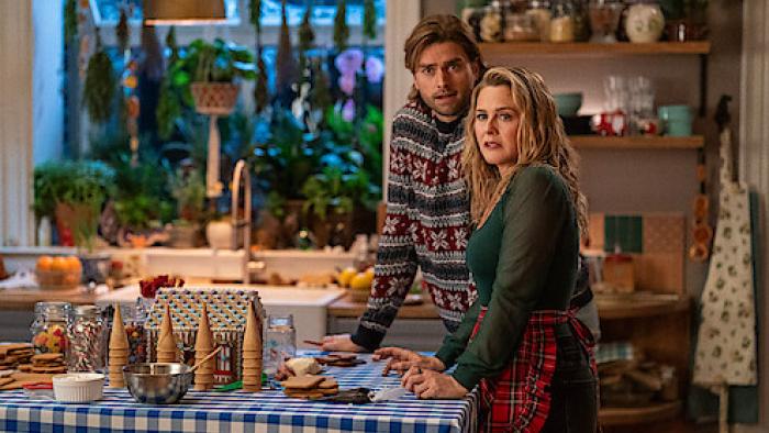 A Merry Little Ex-Mas: Pierson Fodé and Alicia Silverstone in the kitchen.