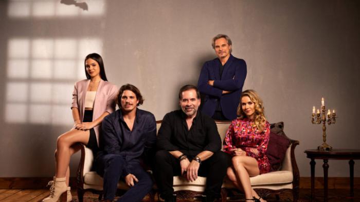 A Vampire in the Family movie: A family portrait in a living room shows a Brazilian teenage girl on left, two Brazilian men and one Brazilian woman on couch center, and one Brazilian man standing behind them