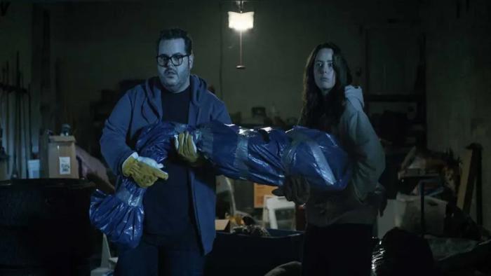 Adulthood movie: Josh Gad and Kaya Scodelario are startled while carrying a body wrapped in a bag