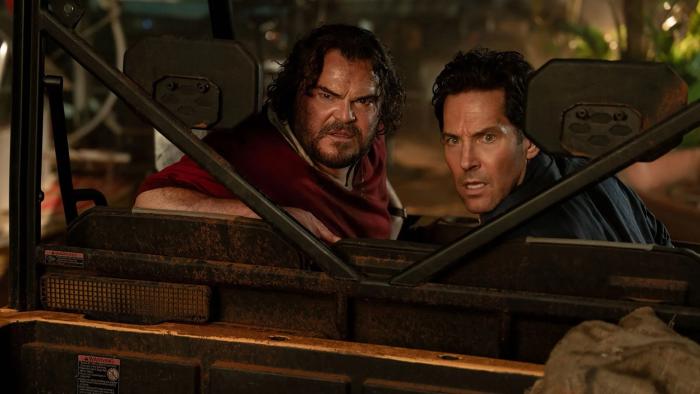 Anaconda movie: Paul Rudd and Jack Black look backward from the front seat of a Jeep