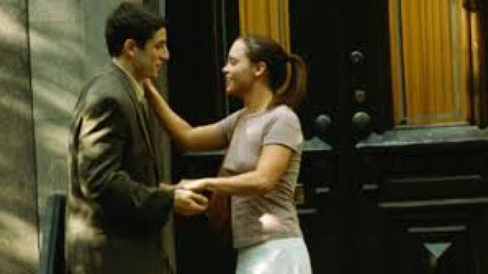 Anything Else: Christina Ricci and Jason Biggs embrace outside