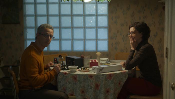 Armageddon Time Movie: Jeremy Strong and Anne Hathaway in ARMAGEDDON TIME (2022)