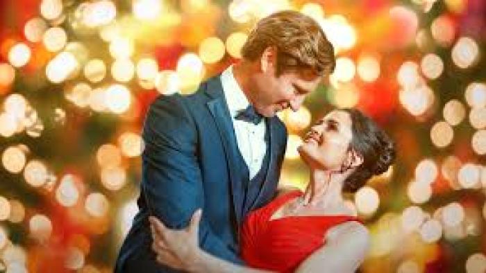 A Royal Date for Christmas: Damon Runyan and Danica McKellar embrace by Christmas tree