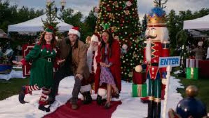 A Very Vintage Christmas: Scene from a festive holiday market