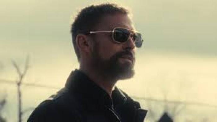 Bad Man Movie: Seann William Scott with sunglasses outdoors