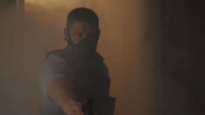 Band 2025 movie: Jack Kesy enters a smoke filled room with a mask on his face