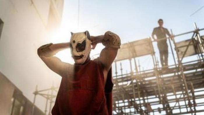 Beast Race: Man in cat mask.