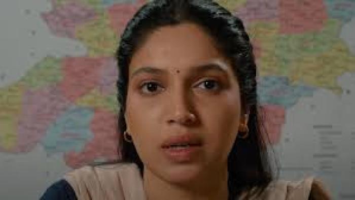 Bhakshak scene 3: Indian woman with map behind her