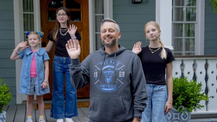 The Breadwinner movie: Nate and his daughters wave at something off screen