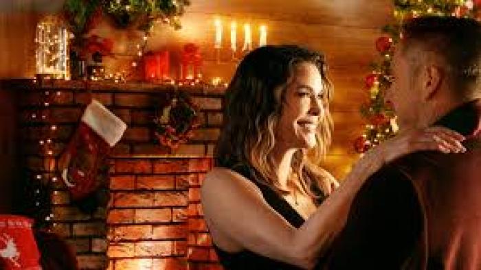 Christmas at the Chalet: Teri Hatcher embraces man by Christmas tree