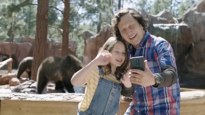  Daddy Daughter Trip scene 1: A father and father pose to take a selfie in front of gorillas