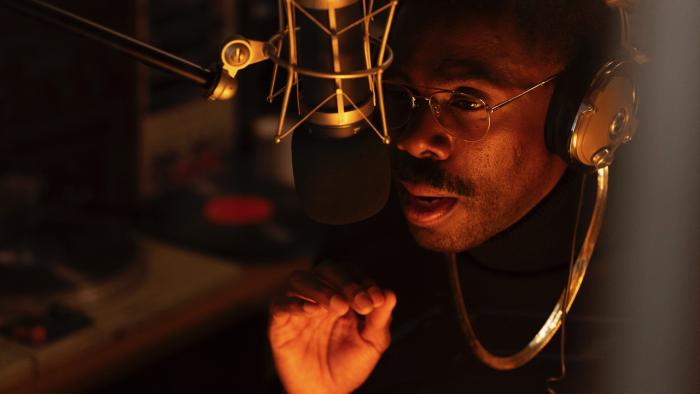 Dead Man's Wire movie: Indianapolis radio DJ Fred Temple (Colman Domingo) wears glasses and a black turtleneck