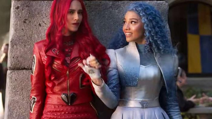 Descendants: Wicked Wonderland: Red and Chloe chatting.