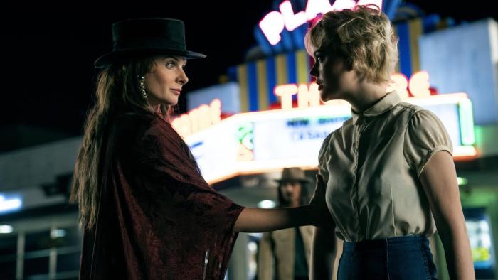 Doctor Sleep Movie: Rose the Hat grabs Snakebite Andi by the arm