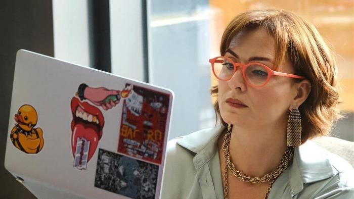 Don't Leave movie: white woman on left with glasses looks at laptop screen
