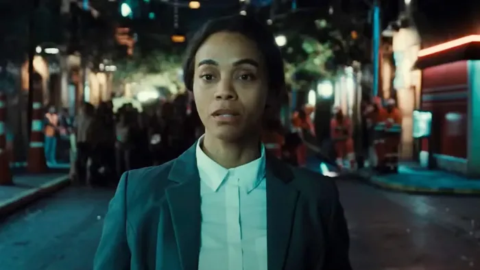 Emilia Pérez: Zoe Saldaña on the street.