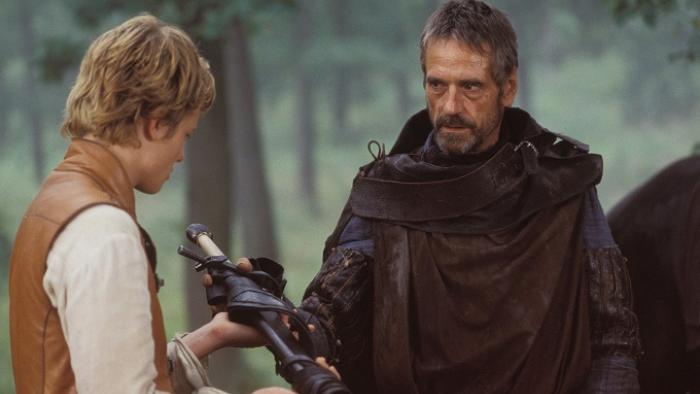 Eragon: From right to left, Jeremy Irons hands a sword to Ed Speleers