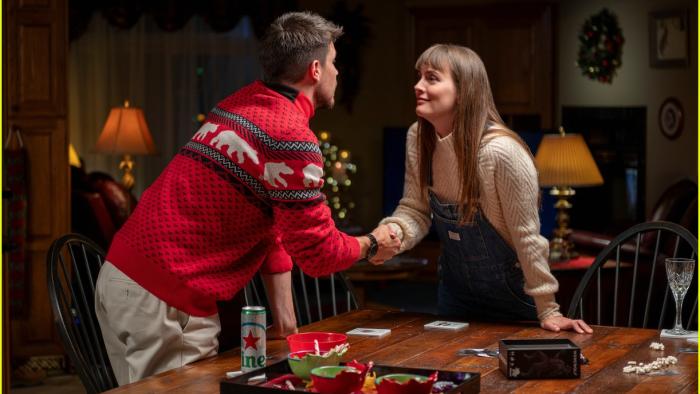 EXmas: Leighton Meester and Robbie Amell shake hands