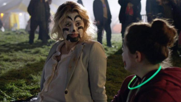 Family Movie: Kate wears clown makeup