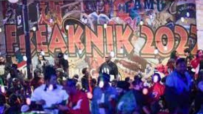 Freaknik scene 2: Large crowd scene