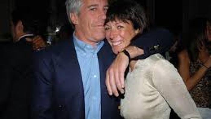 Ghislaine Maxwell: Filthy Rich Scene4