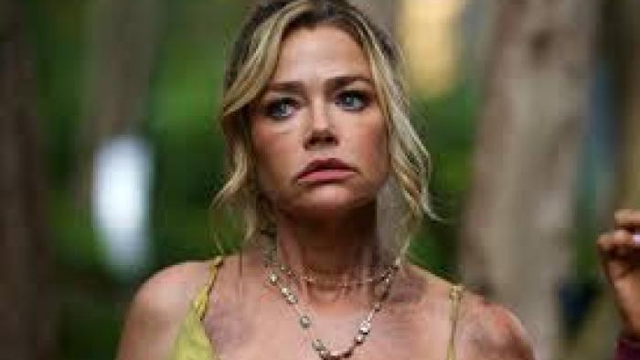 Hunting Housewives: Denise Richards looking distresses outside