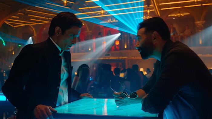 Ikka movie: Sunny Deol and Akshaye Khanna face each other inside a dark nightclub