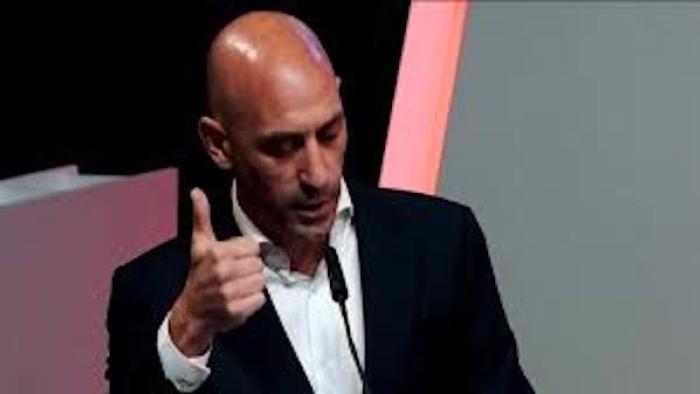 It’s All Over: The Kiss That Changed Spanish Football: Rubielas defends himself.