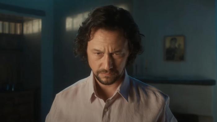 Killer Heat: Joseph Gordon-Levitt looks down, intense concentration on his face