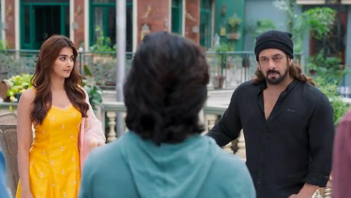 Kisi Ka Bhai Kisi Ki Jaan: Bhaijaan and Bhagya talk to his three younger brothers