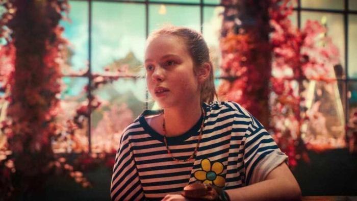 Kleks Academy: A girl sits by a window.
