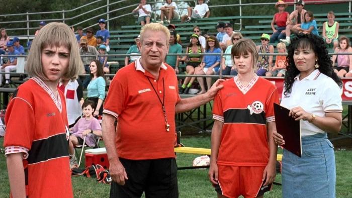 Ladybugs movie: Rodney Dangerfield stands with Jonathan Brandis in a blonde wig, Jackee Harry, and Ilene Graff