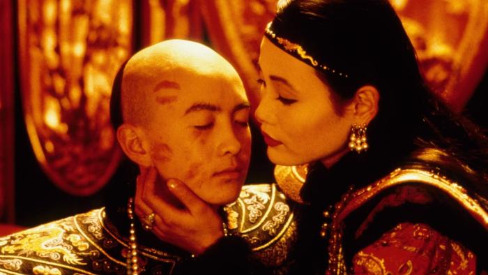 The Last Emperor Movie: Wan Jung kisses teen Puyi's face, leaving red lipstick prints