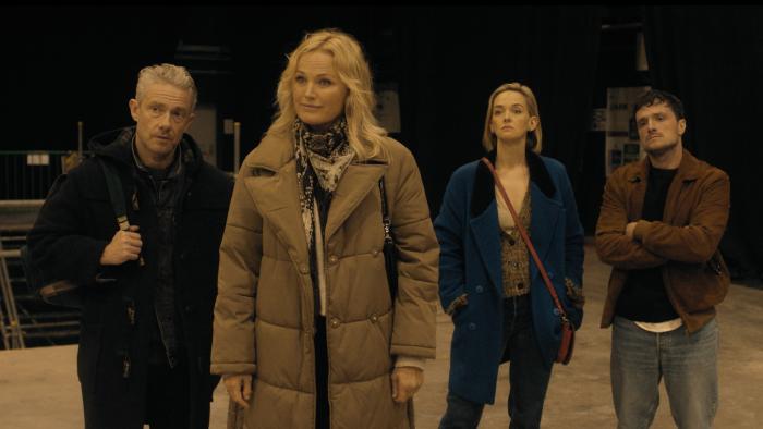 Let's Love: Martin Freeman, Malin Akerman, Jess Weixler, and Josh Hutcherson stand together looking annoyed in a dimly lit room, facing the camera