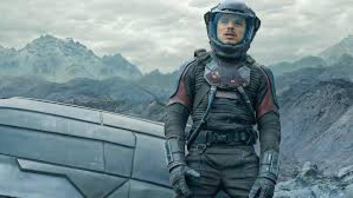 Long Distance Movie: Man in spacesuit outside