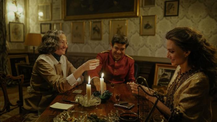 Maria movie: Alba Rohrwacher, Pierfrancesco Favino, and Angelina Jolie sit around a table