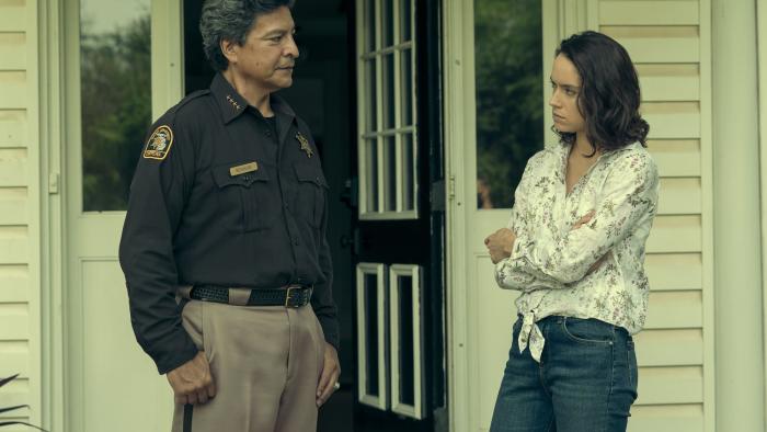 The Marsh King's Daughter Movie: A police officer speaks to Daisy Ridley at a laundromat