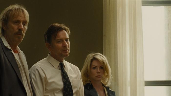 Mother, Couch Movie: Siblings Gruffudd (Rhys Ifans), David (Ewan McGregor), and Linda (Lara Flynn Boyle) stand in a row