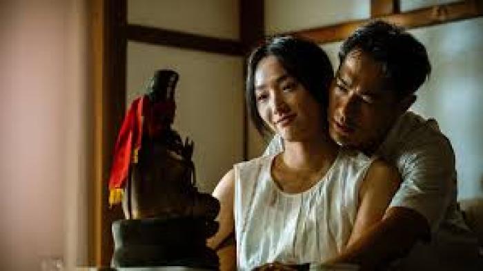Mudborn Movie: Asian man hugs an Asian woman from behind