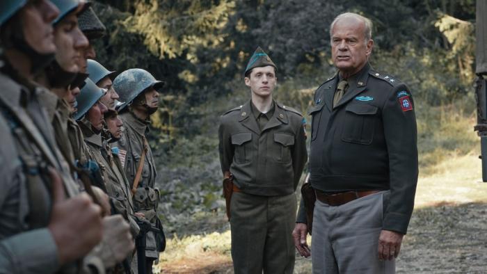 Murder Company movie: Kelsey Grammer gives orders to a U.S. soldier company