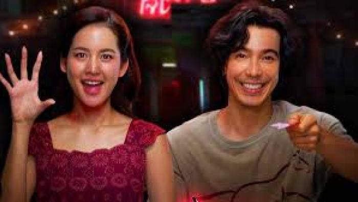 My Boo movie: Maylada Susri and Sutthirak Subvijitra smile and wave
