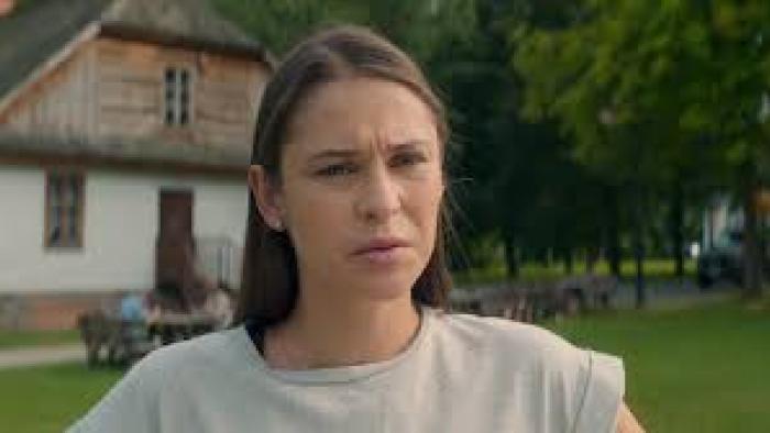 No Pressure: White woman in front of a house