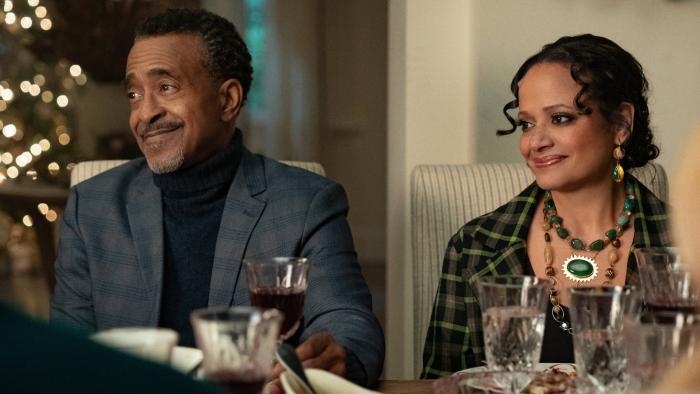Our Little Secret: Tim Meadows at dinner with Judy Reyes.
