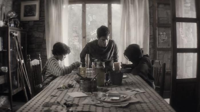 Párvulos: Children of the Apocalypse Movie: Benjamin, Salvador, and Oliver sit at the dinner table