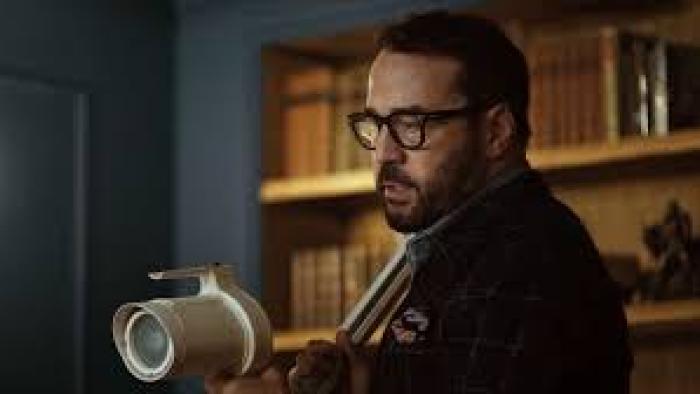 Past Life Movie: Jeremy Piven in office