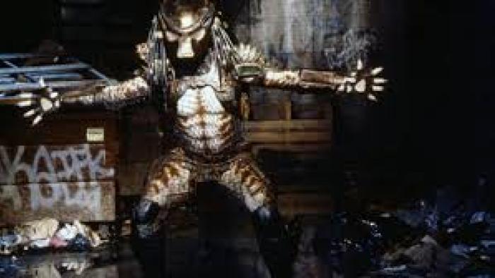 Predator 2: Creature spreads arms out wide
