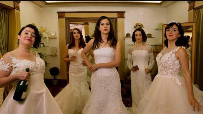 Ready to Mingle (Solteras) Movie: Scene #2